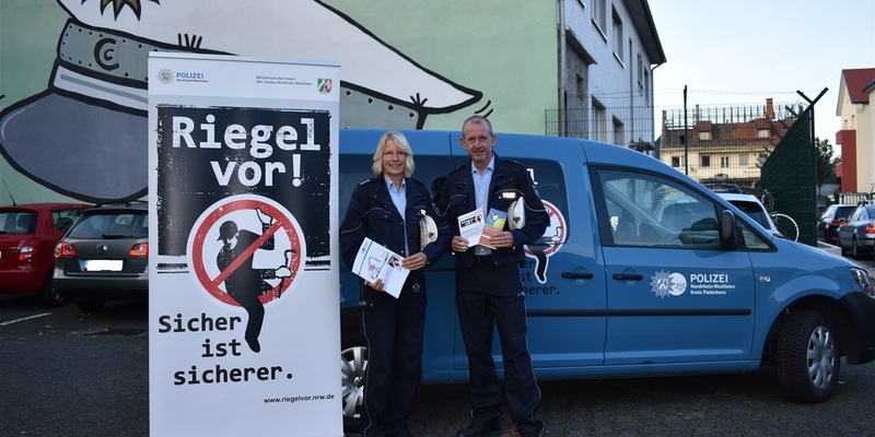 POL-PB: Aktionswochenende Riegel vor! Sicher ist sicherer.: Polizei berät auf dem Paderborner Domplatz zum Einbruchschutz - Foto: presseportal.de