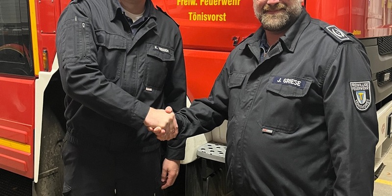 FW Tönisvorst: Löschzugführer Kai Hebben zum Brandoberinspektor befördert - Foto: presseportal.de