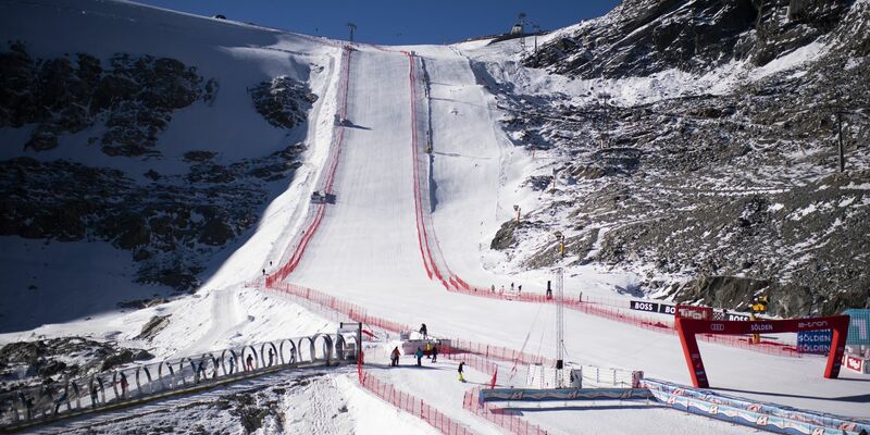 Auch vor dem diesjährigen Weltcup-Start stehen Klima- und Umweltthemen mehr im Fokus als der Sport. - Foto: Gian Ehrenzeller/Keystone/dpa