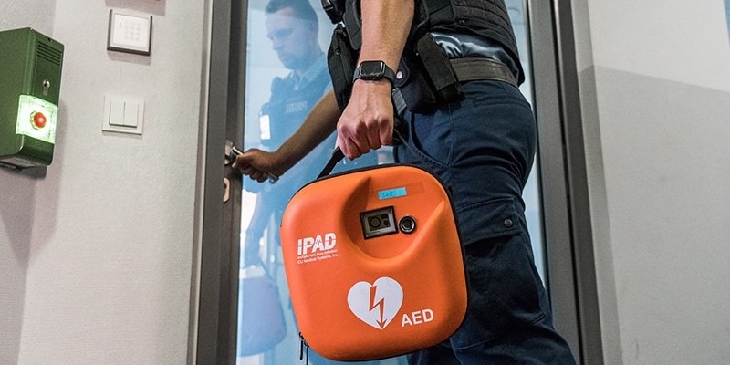 BPOLI EF: Mann am Flughafen durch Bundespolizei erfolgreich reanimiert - Foto: presseportal.de