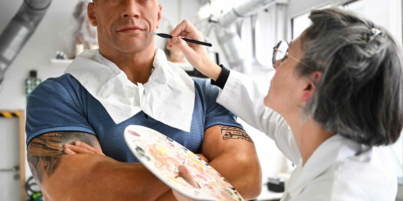 Die Wachsfigur von Dwayne Johnson wird überarbeitet. - Foto: Stefano Rellandini/AFP/dpa