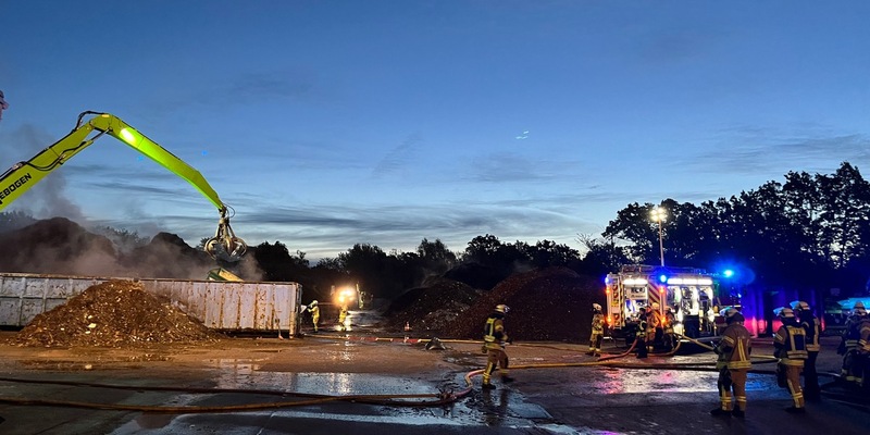 FW Lage: Feuer 2 / Kleinbrand im Freien - 25.10.2023 - 03:15 Uhr - Foto: presseportal.de