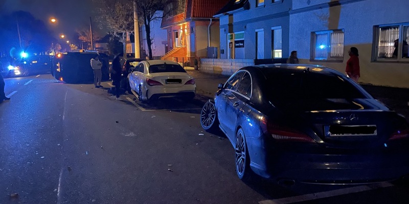 POL-WHV: 17-Jähriger fährt mit Pkw gegen drei parkende Pkw und verursacht hohen Sachschaden - Foto: presseportal.de