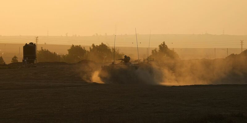Die Gespräche über eine mögliche neue Feuerpause im Gaza-Krieg und die Freilassung weiterer Geiseln sollen in dieser Woche weitergehen. - Foto: Tsafrir Abayov/AP/dpa