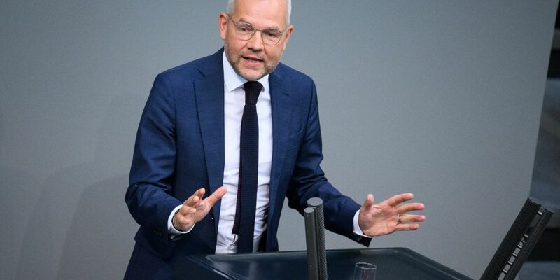 Michael Roth (SPD) verurteilt den Terrorangriff der Hamas auf Israel. - Foto: Bernd von Jutrczenka/dpa