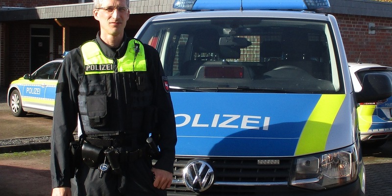 POL-ROW: ++ Community Policing bei der Rotenburger Polizei - Alexander von Buchholtz startet eigenen Account auf Facebook ++ Ohne Fahrerlaubnis, aber mit Haftbefehl ++ Einbruch in Firmencontainer ++ - Foto: presseportal.de