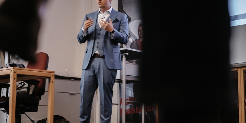 Headhunter warnt: Darum nimmt die Unverbindlichkeit der Top-Manager zu - und so kann man das für seine eigene Karriere nutzen - Foto: presseportal.de