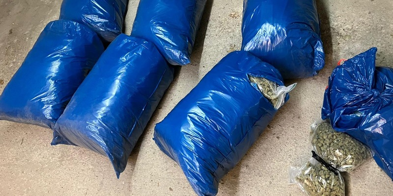 ZOLL-E: Staatsanwaltschaft Wuppertal - Zollfahndung Essen heben große Cannabisplantage in Velbert aus - 52 kg Marihuana - 2 Festnahmen - Foto: presseportal.de