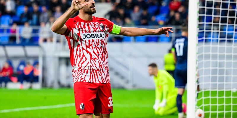 War mit seinen drei Toren der Matchwinner für Freiburg: Vincenzo Grifo. - Foto: Tom Weller/dpa