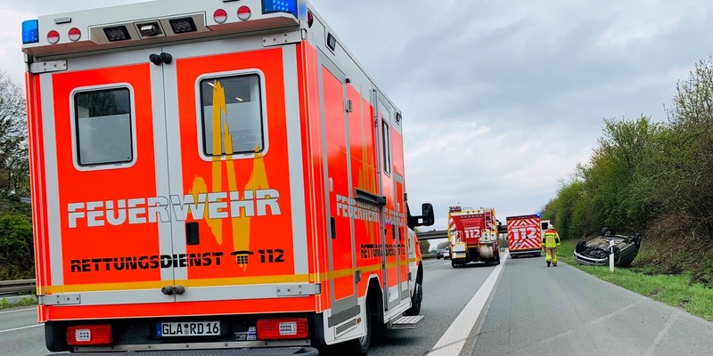 FW-GLA: Tödlicher Verkehrsunfall auf der BAB 2 und drei weitere Einsätze im Stadtgebiet hielten die Feuerwehr Gladbeck in Atem. - Foto: presseportal.de