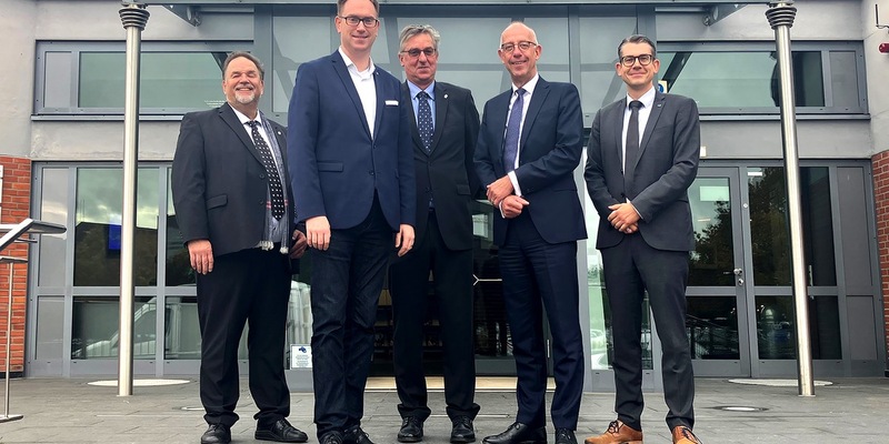 Einzigartige Lernortkooperation der beruflichen Bildung / Lübecks Bürgermeister Jan Lindenau zu Besuch am Campus Hörakustik - Foto: presseportal.de