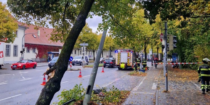 FW-M: Nicht mehr standsicher (Sendling) - Foto: presseportal.de