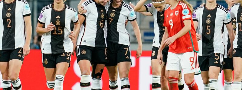 Die DFB-Frauen setzten sich mit 5:1 gegen Wales durch. - Foto: Uwe Anspach/dpa