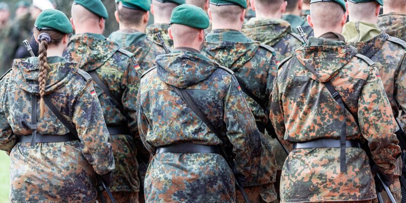 Soldaten der Bundeswehr im mecklenburgischen Hagenow. - Foto: Markus Scholz/dpa