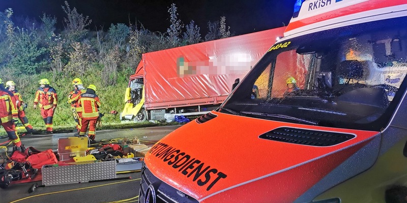 FW-SE: Schwerer Verkehrsunfall mit LKW-Beteiligung auf der BAB7 - Foto: presseportal.de