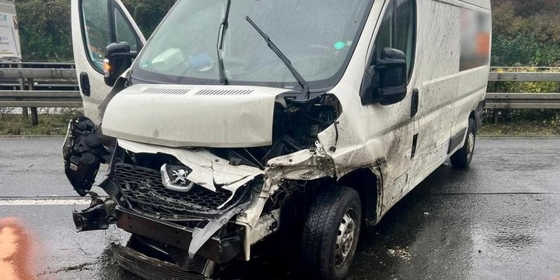 FW-EN: Verkehrsunfall auf der Autobahn führt zu Vollsperrung - Foto: presseportal.de