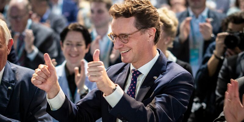 Hendrik Wüst (CDU) wird als Vorsitzender der NRW-CDU beim Landesparteitag wiedergewählt. - Foto: Christoph Reichwein/dpa