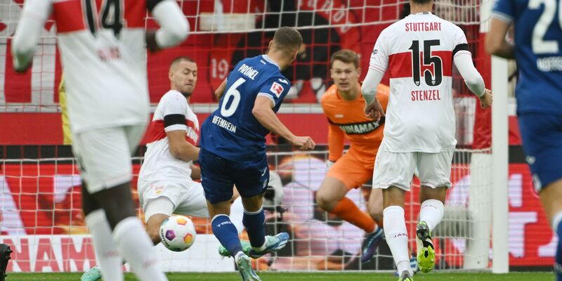 Grischa Prömel (M) brachte Hoffenheim in Stuttgart in Führung. - Foto: Marijan Murat/dpa