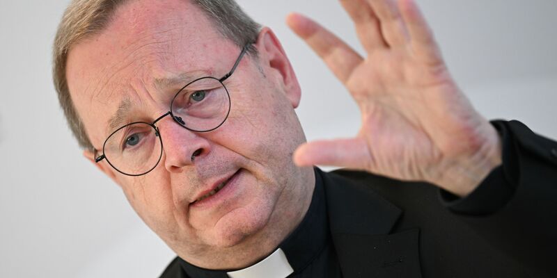 Lobt die Ehrlichkeit der zu Ende gegangenen Weltsynode: Bschof Beorg Bätzing. - Foto: Arne Dedert/dpa