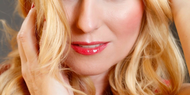 Sie ist die Powerfrau in ihrer Musikwelt: Nadine Sieben, Schlagersängerin, Kindermusikerin, Musikschulleitern. Und sie will für Deutschland beim ESC antreten - Foto: presseportal.de