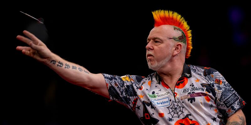 Krönte sich mit einer dominanten Leistung zum Darts-Europameister: Peter Wright. - Foto: David Inderlied/dpa