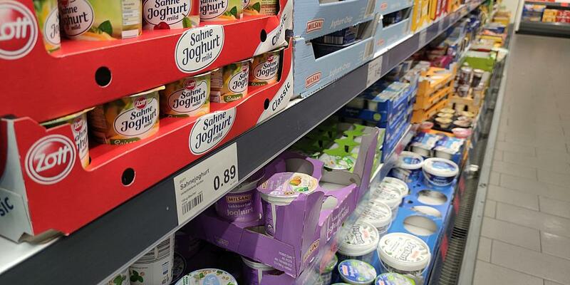 Joghurt in einem Supermarktregal (Archiv) - Foto: über dts Nachrichtenagentur
