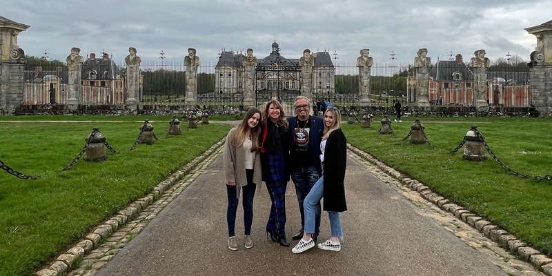 Geissens' Mega Mansions: Geschichtsunterricht mit Shania und Davina - und Robert auf den Spuren von Pierre Cardin - Foto: presseportal.de