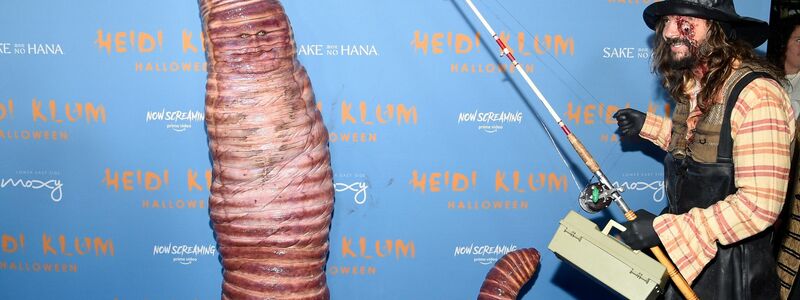 Im vergangenen Jahr war Heidi Klum als Riesenwurm auf ihrer eigenen Party erschienen - an der Angel von Ehemann Tom Kaulitz hängend. - Foto: Evan Agostini/Invision via AP/dpa