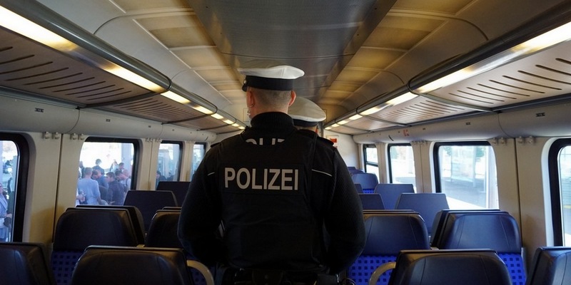 Bundespolizeidirektion München: Aller guten Dinge sind drei/ Bundespolizei greift bekannte Migrantenfamilie auf - Foto: presseportal.de