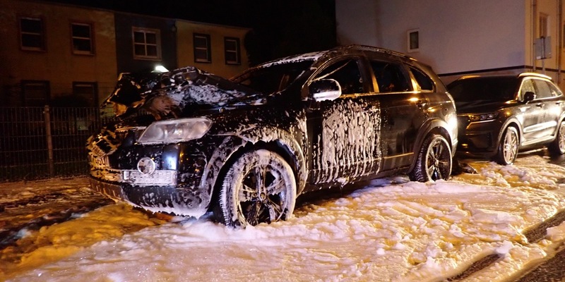 POL-DU: Wanheimerort: Polizei sucht wichtige Zeugin nach gefährlicher Körperverletzung und Pkw-Brand - Foto: presseportal.de