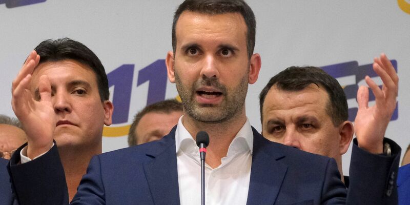 Führt die neue Regierung in Montenegro mit Belgrad-Verbündeten: Milojko Spajic. - Foto: Risto Bozovic/AP/dpa