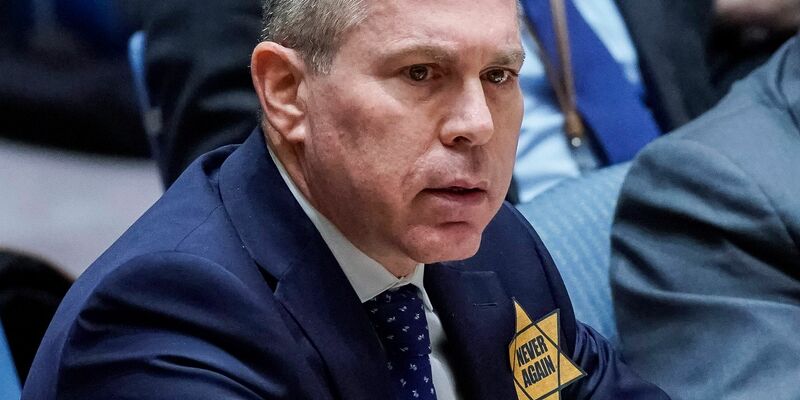 Israels UN-Botschafter Gilad Erdan mit dem gelben Davidstern. - Foto: Eduardo Munoz Alvarez/AP/dpa