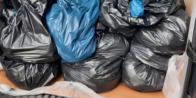 BPOL NRW: Bundespolizei zieht Transporter mit 820 kg nicht gekühlten Schafsfleischresten aus dem Verkehr - Foto: presseportal.de