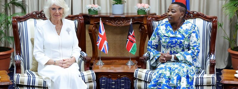 Königin Camilla (l) bei einem bilateralen Treffen mit Rachel Ruto, First Lady von Kenia, im State House. - Foto: Chris Jackson/PA Wire/dpa