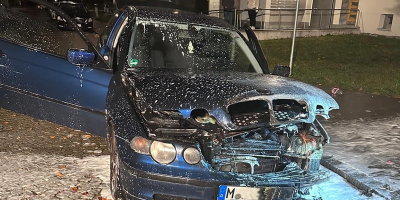 FW-M: PKW in Brand (Sendling) - Foto: presseportal.de