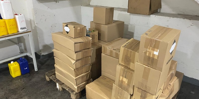 ZOLL-E: Staatsanwaltschaft Wuppertal - Zollfahndung Essen heben illegale Shisha-Tabak Produktion in Remscheid aus - 3 Festnahmen - 700 kg illegaler Wasserpfeifentabak - Foto: presseportal.de