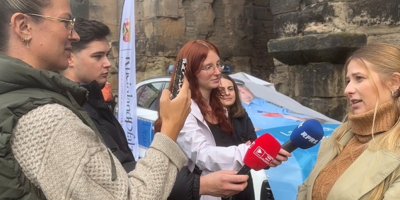 POL-PPTR: Neue Kampagne gegen Callcenter-Betrug an der Porta Nigra vorgestellt - Foto: presseportal.de