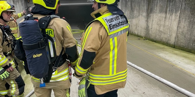 FW-Stolberg: PKW-Brand in Tiefgarage - Foto: presseportal.de