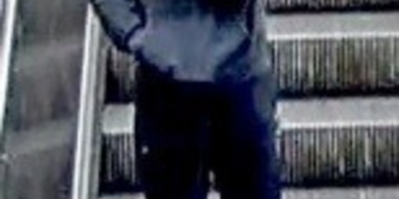 POL-F: 231031 - 2018 Frankfurt-Innenstadt: Fahndungsaufruf - Polizei veröffentlicht Material der Videoüberwachung nach Feststellung einer Handgranate - Foto: presseportal.de