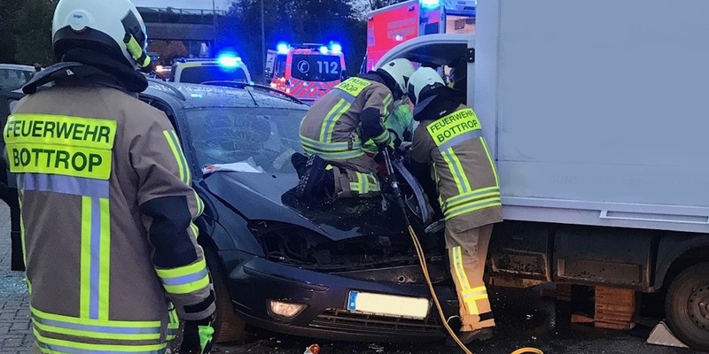 FW-BOT: Verkehrsunfall in Bottrop-Boy - eine Person eingeklemmt - Foto: presseportal.de