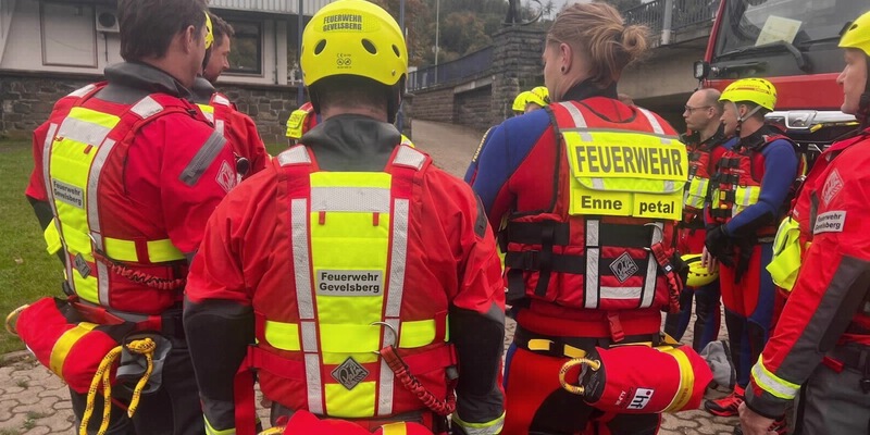 FW-EN: Neue Strömungsretter im Südkreis! Erfolgreiche Kooperation der Feuerwehren Ennepetal und Gevelsberg. - Foto: presseportal.de