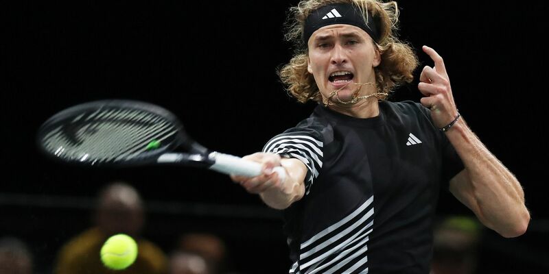 Steht in Paris im Achtelfinale: Alexander Zverev. - Foto: Gao Jing/XinHua/dpa