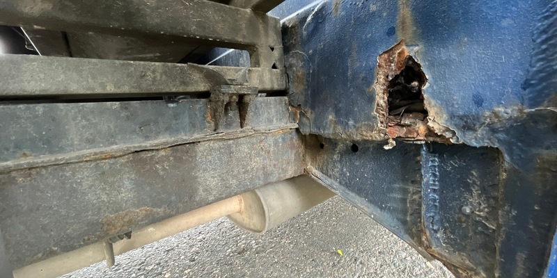 API-TH: Kontrollgruppe stoppt LKW-Schrotthaufen mit Holzrahmen - Foto: presseportal.de