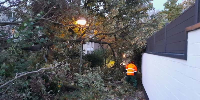 FW-Erkrath: Neben einem Wohnungsbrand sorgten auch Sturmböen für einen einsatzreichen Tag - Foto: presseportal.de