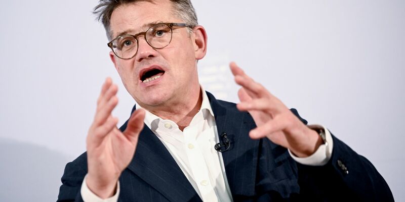 Der Vorsitzende der Länderchef-Konferenz Boris Rhein (CDU) fordert mehr Geld für Migranten. - Foto: Britta Pedersen/dpa