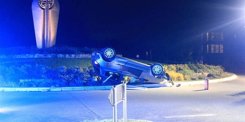 POL-COE: Nordkirchen, Ermener Straße/ Auto überschlägt sich im Kreisverkehr - Foto: presseportal.de