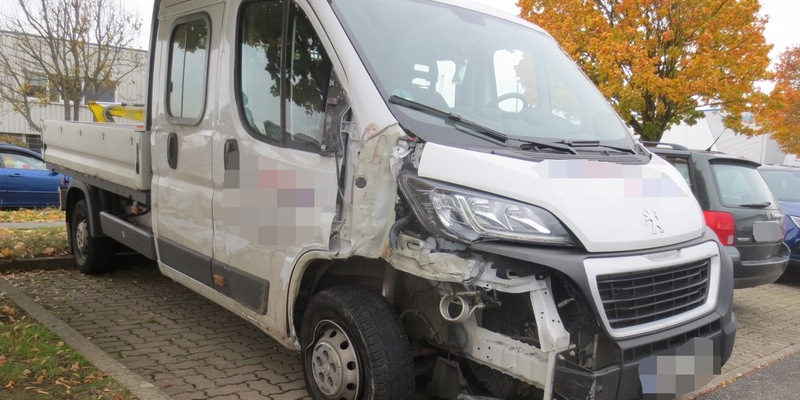 POL-HM: Stark beschädigter Pkw aufgefunden - Polizei sucht Unfallort - Foto: presseportal.de