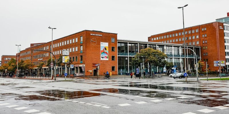 An dieser Kreuzunguzung vor dem Neuen Kieler Rathaus ereihnete sich im Oktober ein schwerer Unfall. - Foto: Axel Heimken/dpa
