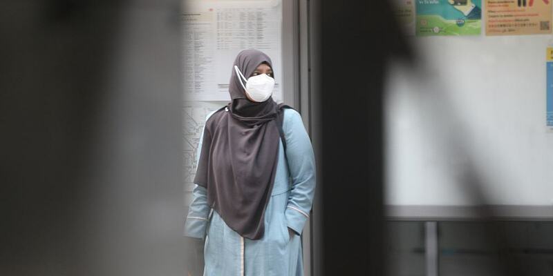 Frau mit Schleier und FFP-2-Maske (Archiv) - Foto: über dts Nachrichtenagentur