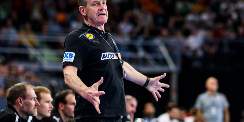 Bundestrainer Alfred Gislason will mit seinen Handballern ins EM-Halbfinale einziehen. - Foto: Tom Weller/dpa